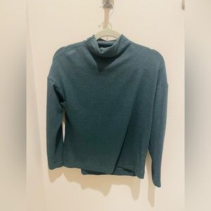 Uniqlo turtleneck top